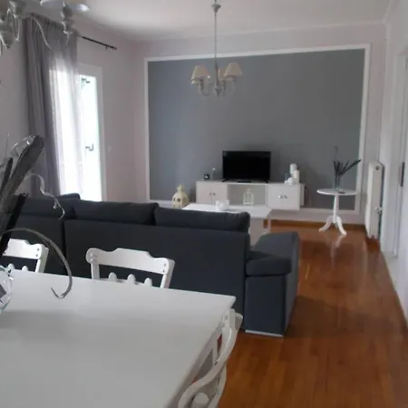 Iris Hotel Apolpaina